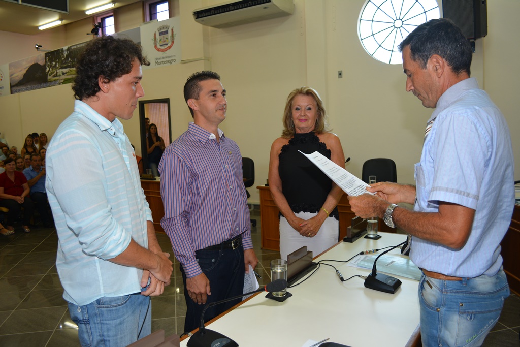 Sessão lotada na posse do suplente Luis de Azeredo