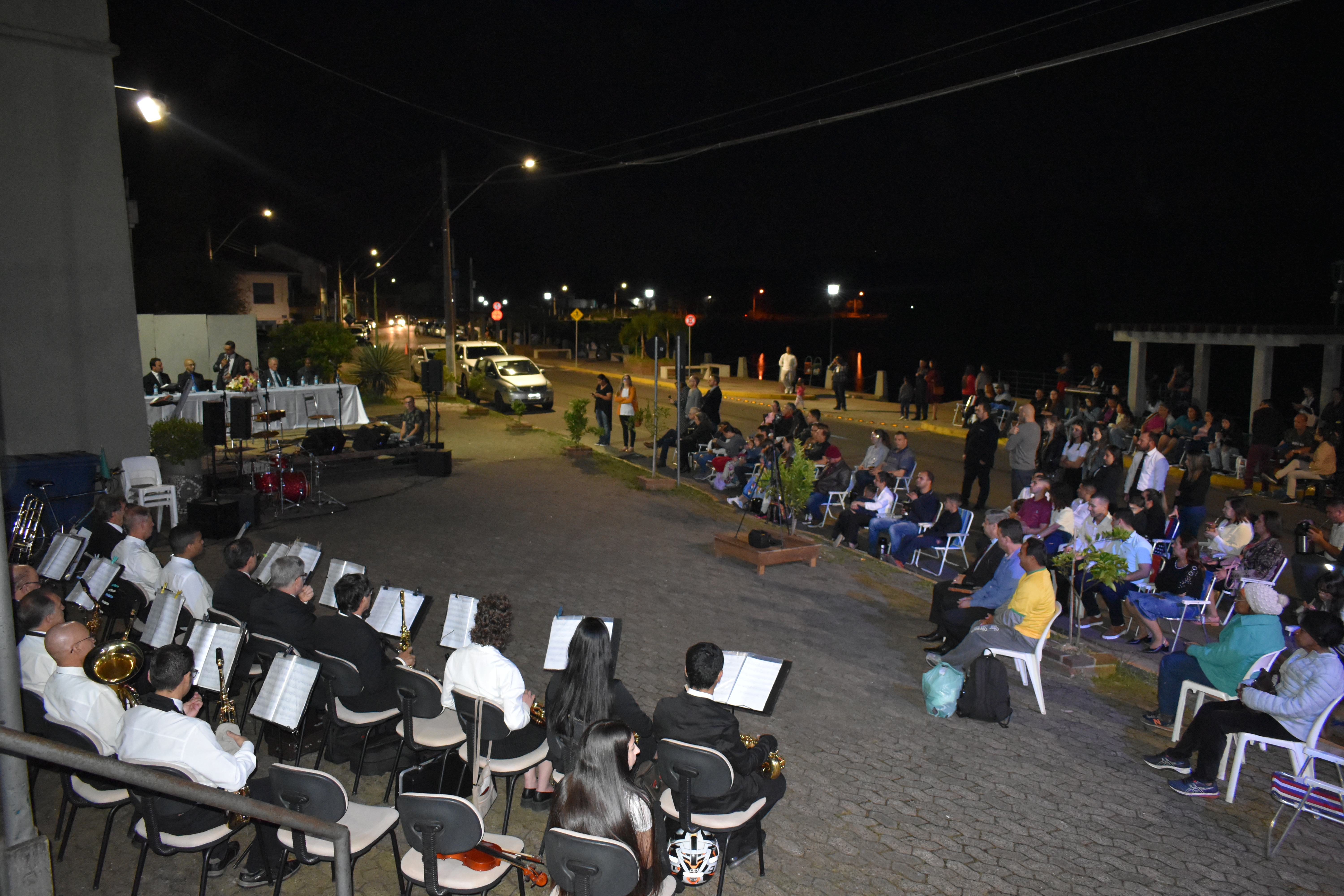 Abertura da Semana da Música Gospel reúne bom público na beira do rio