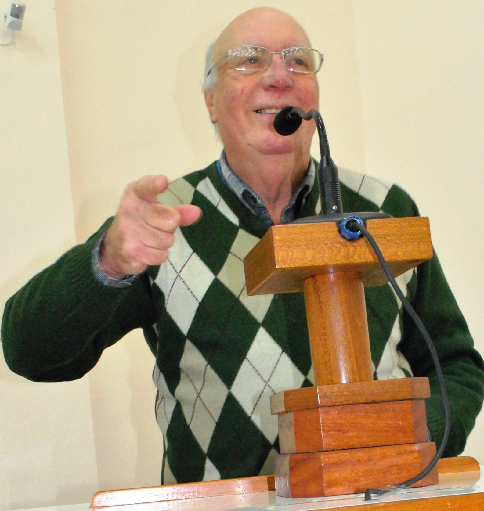 Após 21 anos, Valmir de Oliveira volta à Câmara