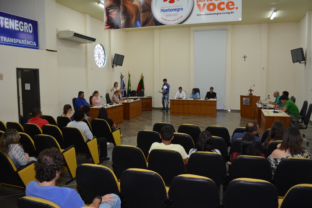 Aprovada fim da licença remunerada para servidores concorrer