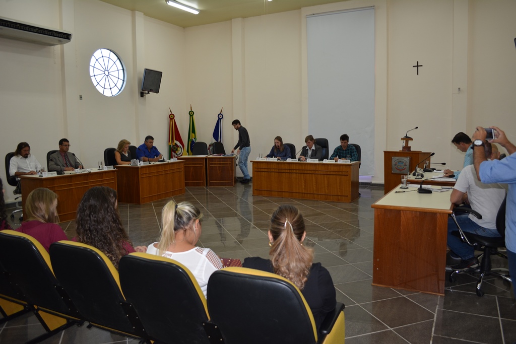 Aprovada revisão de 2,07% nos salários do pessoal do Município 