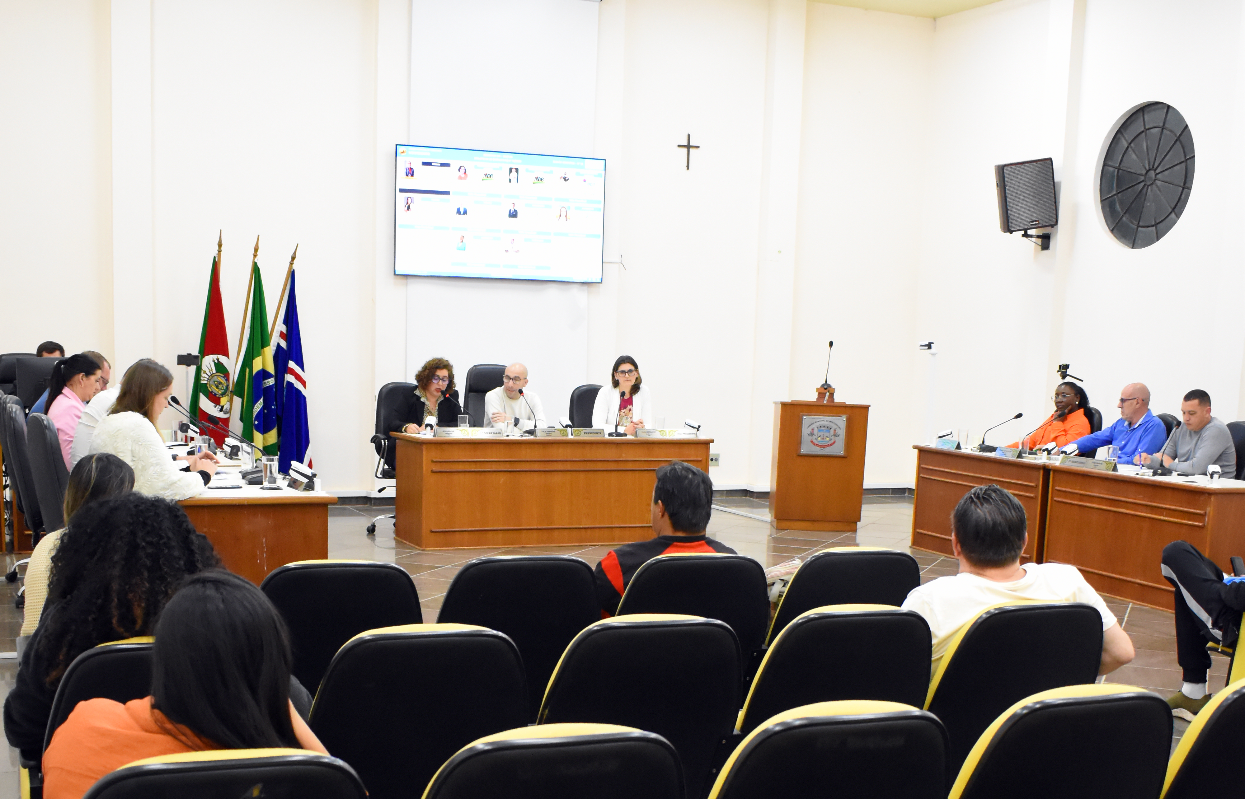Aprovadas medidas para educação, assistência social e espaços públicos