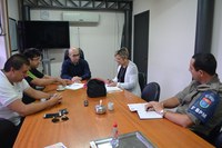 Barulho de madrugada na Praça dos Ferroviários: Prometida a instalação de câmera de videomonitoramento 