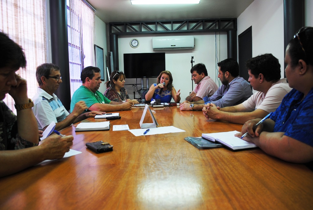 Câmara discute medidas para amenizar intenso trânsito em frente ao Sinodal