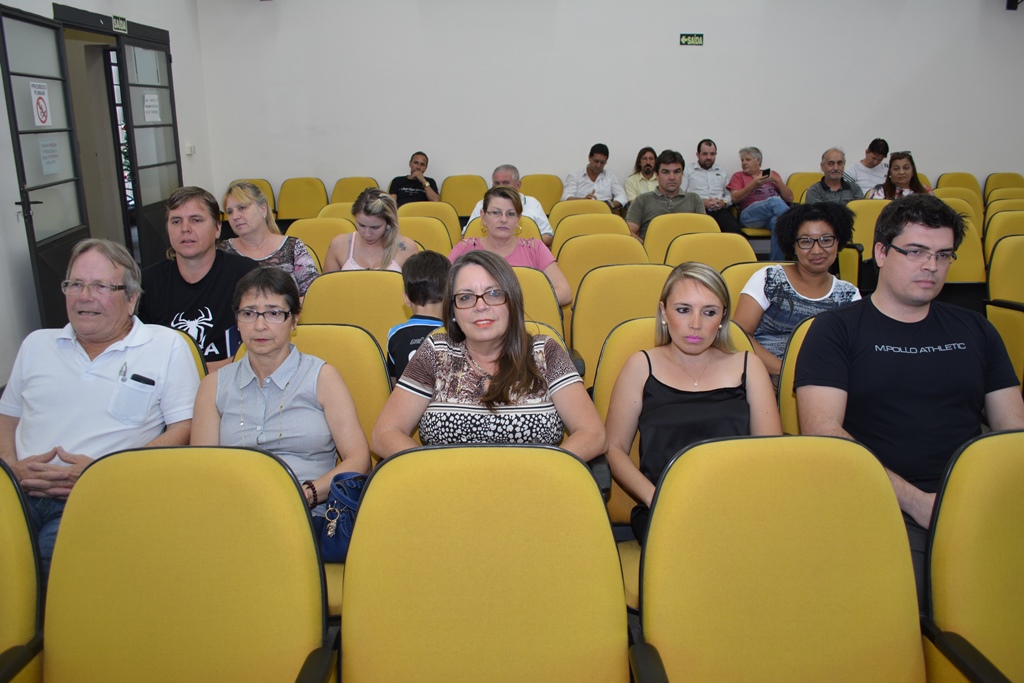 Carteiro Luiz Carlos Severo, homenageado pela Câmara, vira nome de Rua