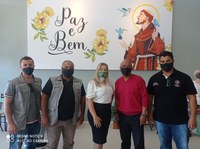 Comida na mesa. Presidente da CCDH, vereadora Camila de Oliveira, conhece projeto de restaurante popular