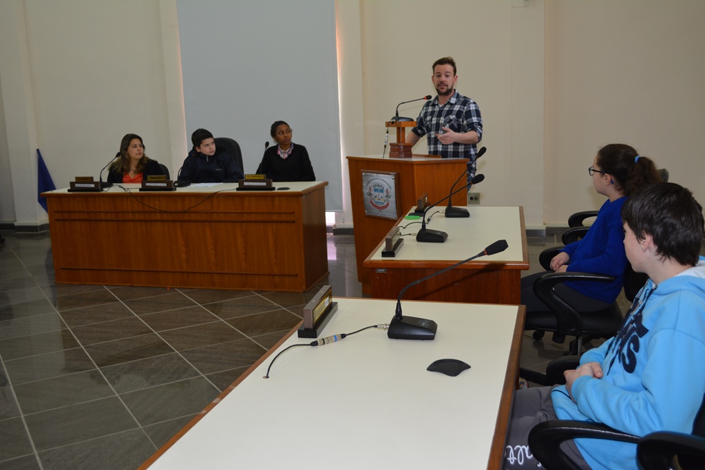Dia do Estudante, tema da Câmara Mirim em agosto