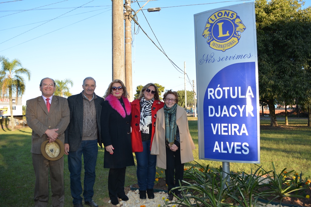 Emoção no descerramento da placa da Rótula Djacyr Vieira Alves