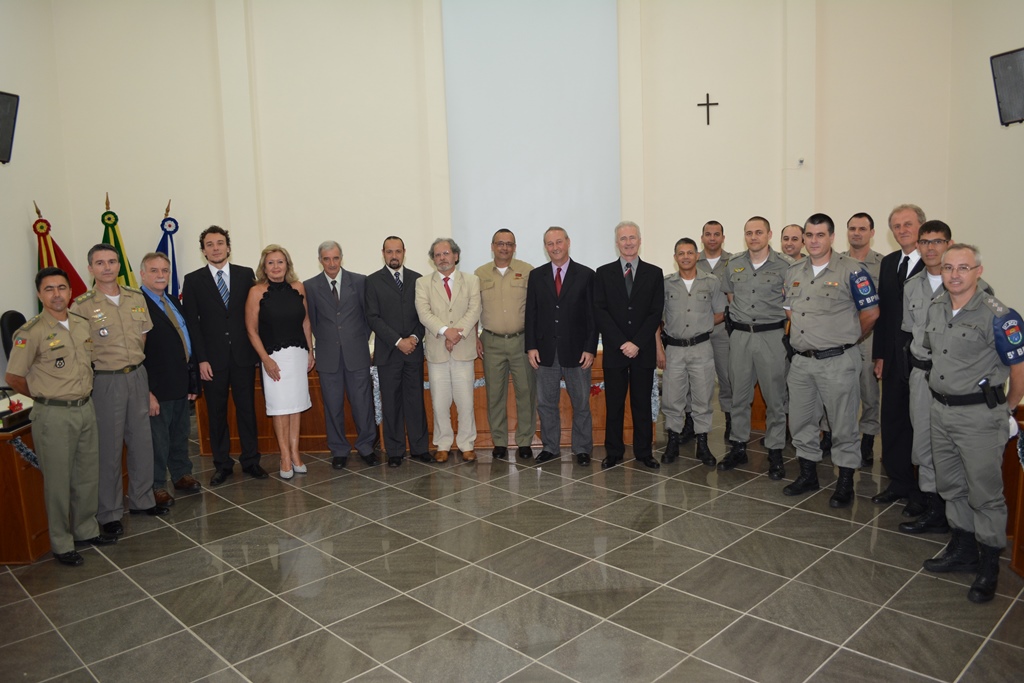 Legislativo homenageou os cem anos do 5º BPM