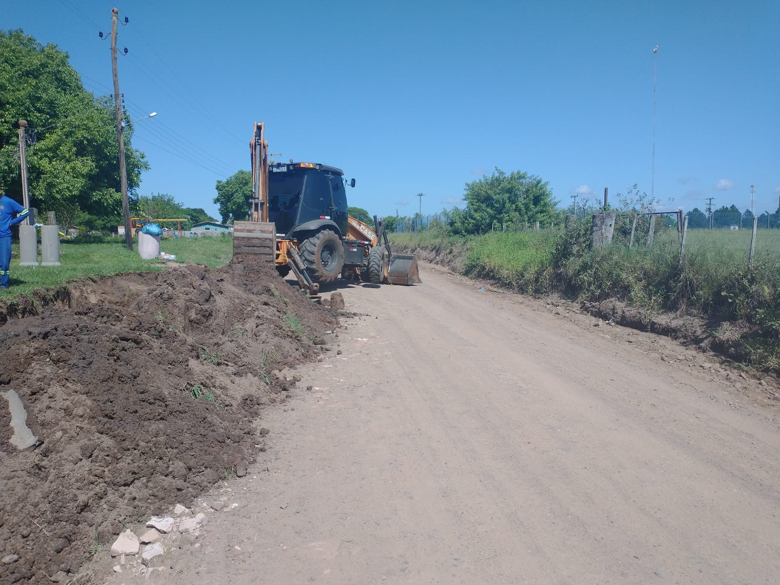 Manutenção da Estrada Morro Montenegro é acompanhada pelo presidente em exercício da Câmara