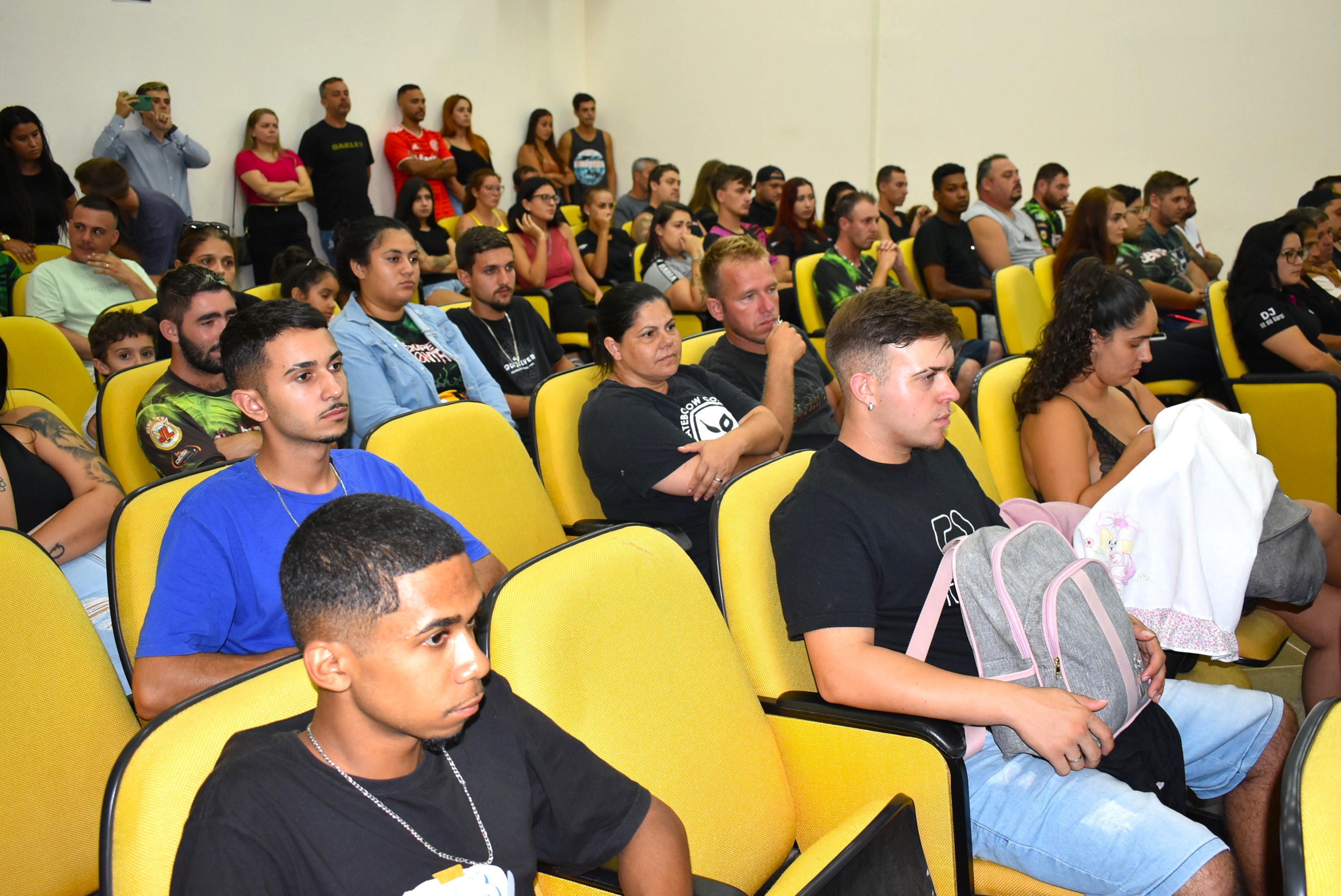 Noite de homenagem e presença de um grande público, na Câmara