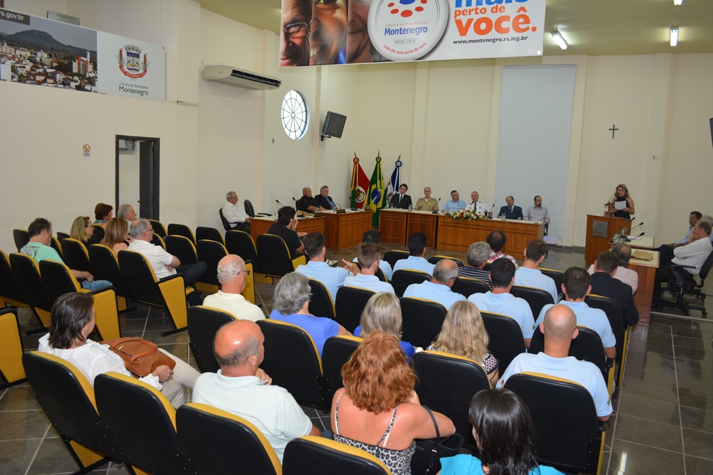 Noite para recordar os 75 anos do Aeroclube de Montenegro