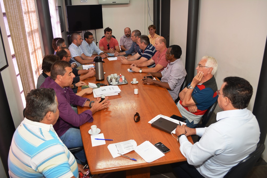 Parceria entre a RGE e Prefeitura vai evitar postes no meio da calçada