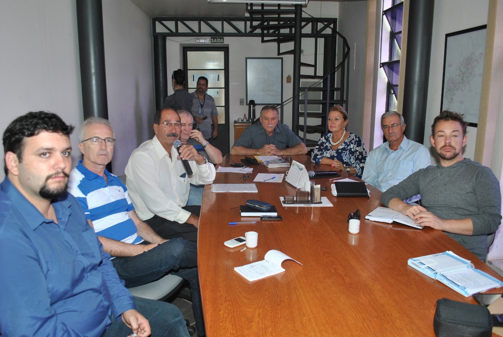 Precária situação de estradas do interior e ruas da cidade novamente em pauta na Câmara