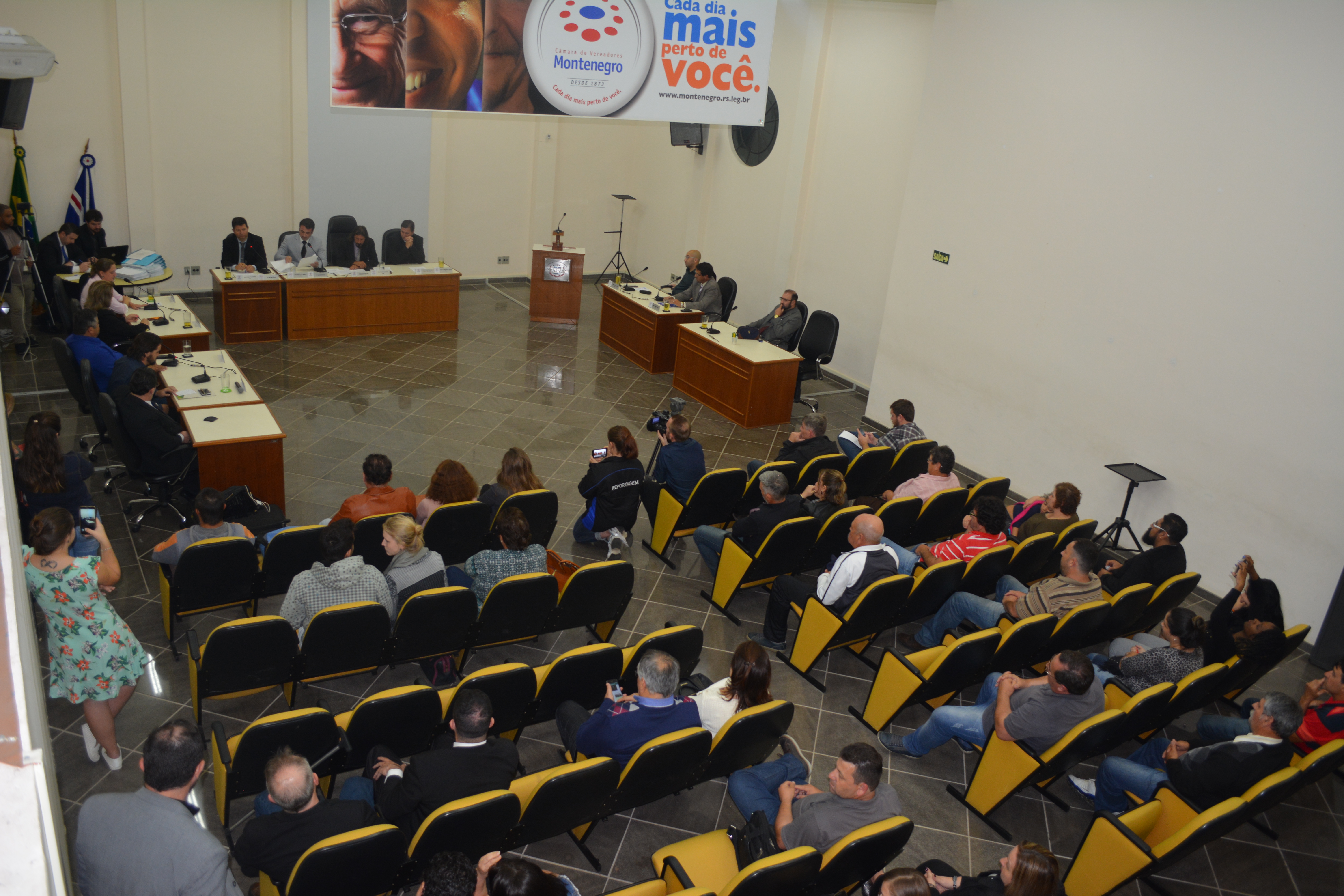 Prefeito Aldana é cassado por nove votos favoráveis e um contrário 