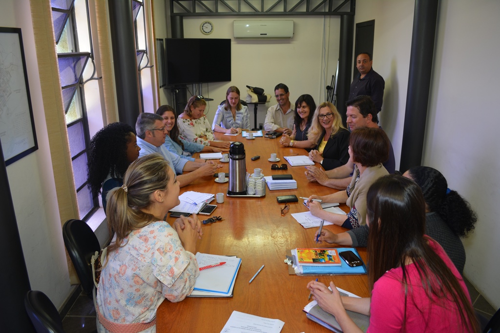 Prefeito anuncia na Câmara que vai reabrir a pré-escola na Fortaleza