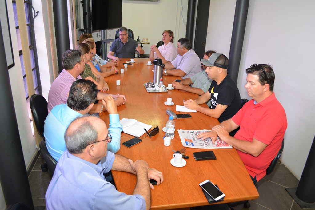 Prefeito e vereadores dialogam para soluções conjuntas