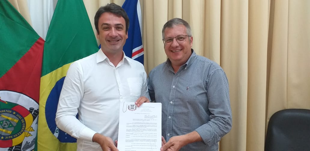 Prefeito sancionou a Lei dos copos e canudos plásticos