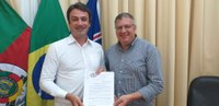 Prefeito sancionou a Lei dos copos e canudos plásticos