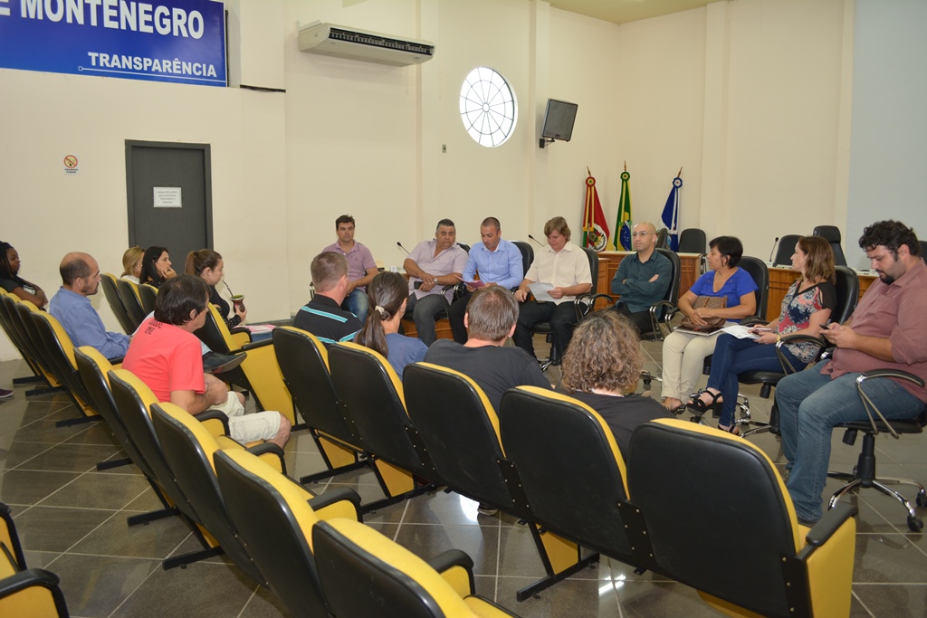 Prefeitura alega não ter canos para consertos da rede de esgoto