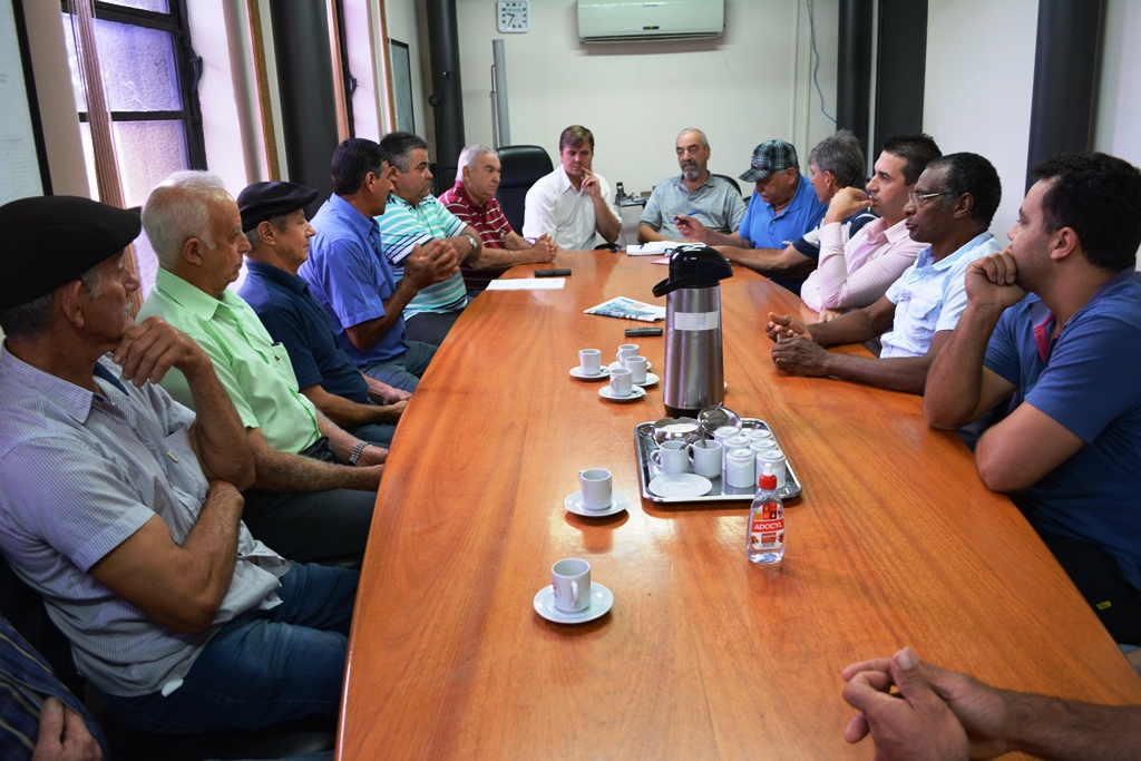 Preocupação com condições das estradas leva agricultores à Câmara