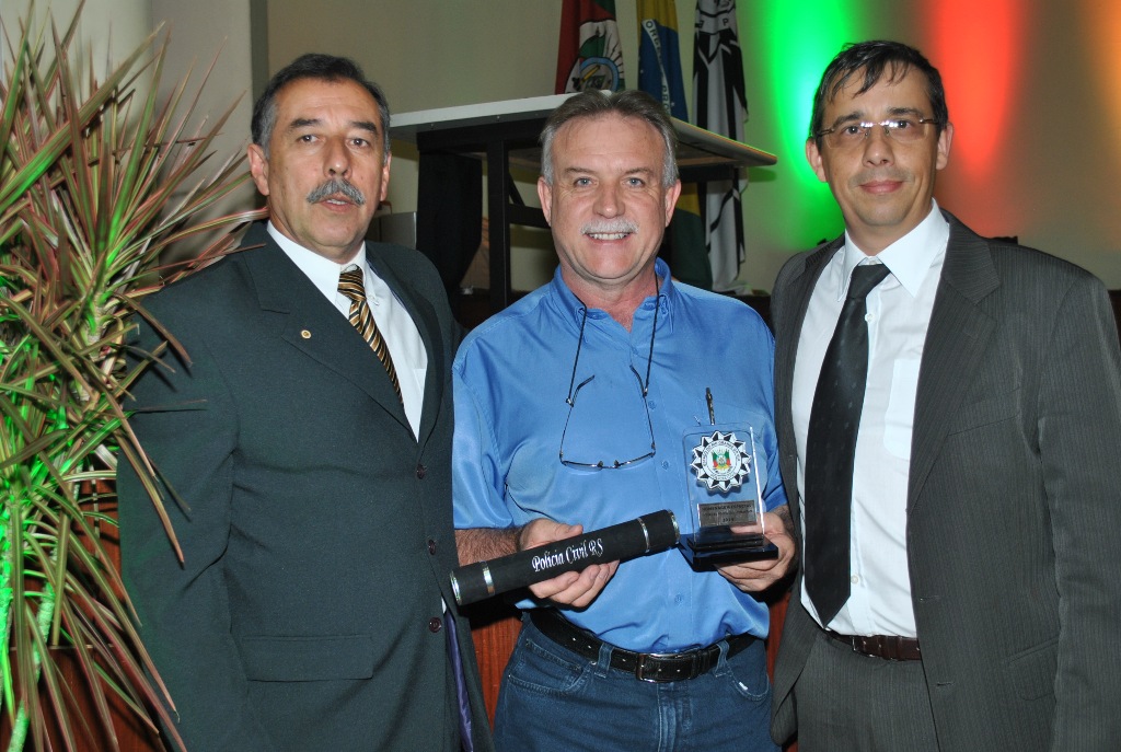  Presidente da Câmara e Prefeito são homenageados pela Polícia Civil