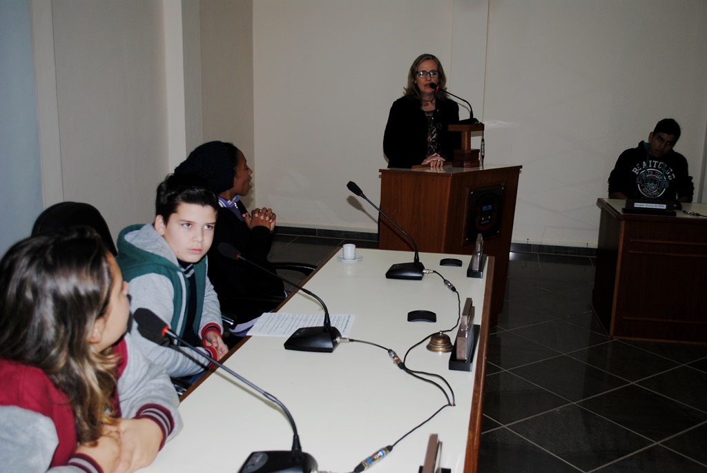  Psicóloga fala sobre adolescência e relações virtuais, na Câmara Mirim