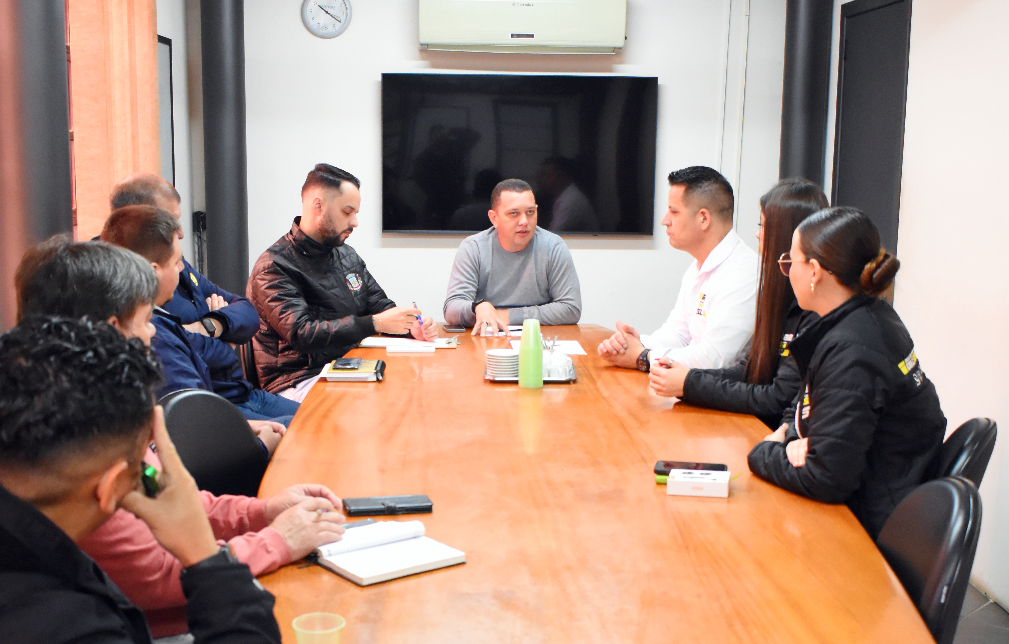 Reunião discute a crescente presença de motos, patinetes e bicicletas elétricas no município