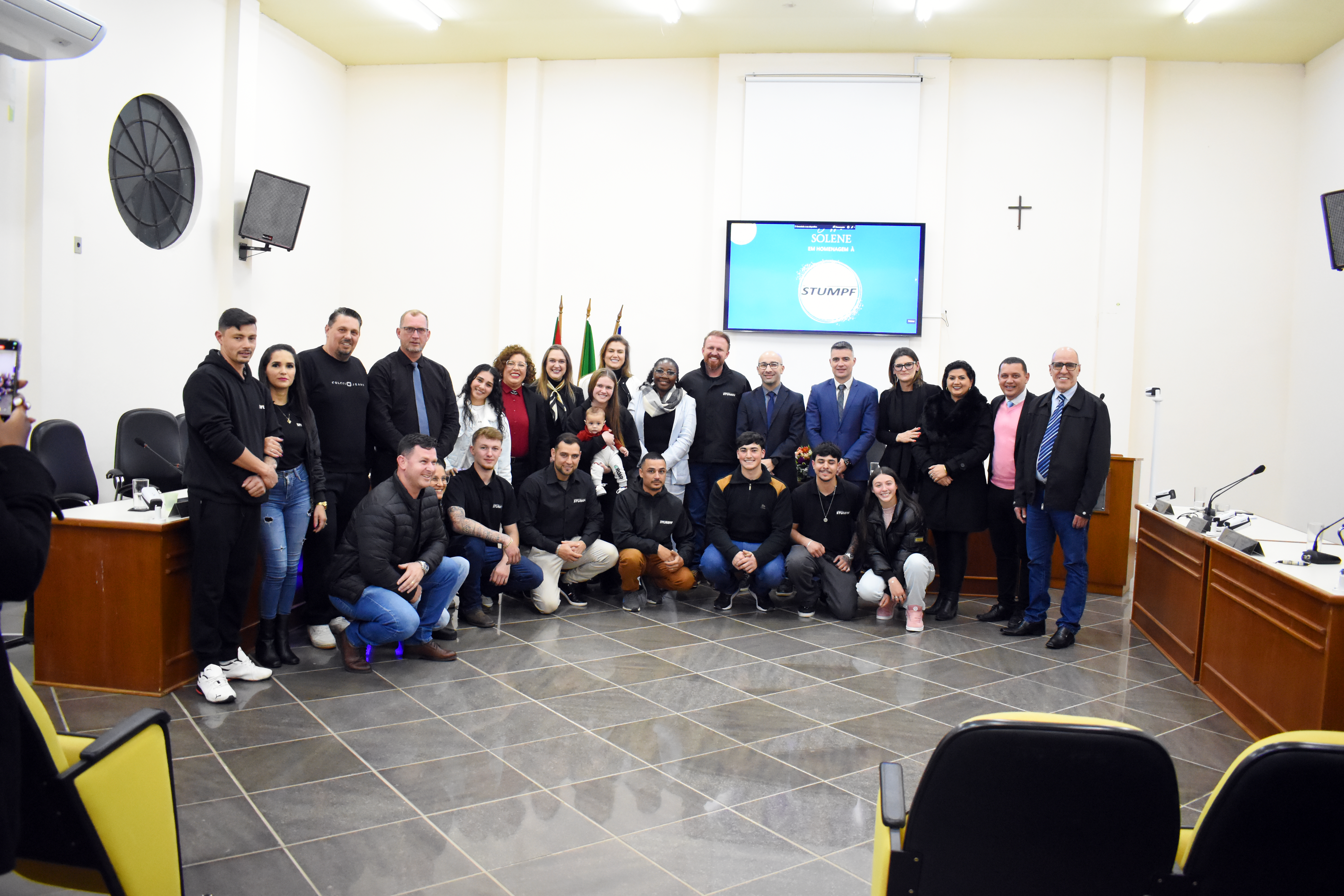Sessão Solene homenageia Transportes Stumpf por ações humanitárias durante enchentes