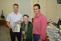 Sondi Lutz da Silva lança a Revista “Ramalhete 4”, na Câmara