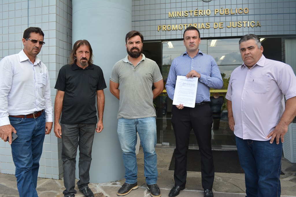 Transporte Escolar: Vereadores protocolam representação no Ministério Público