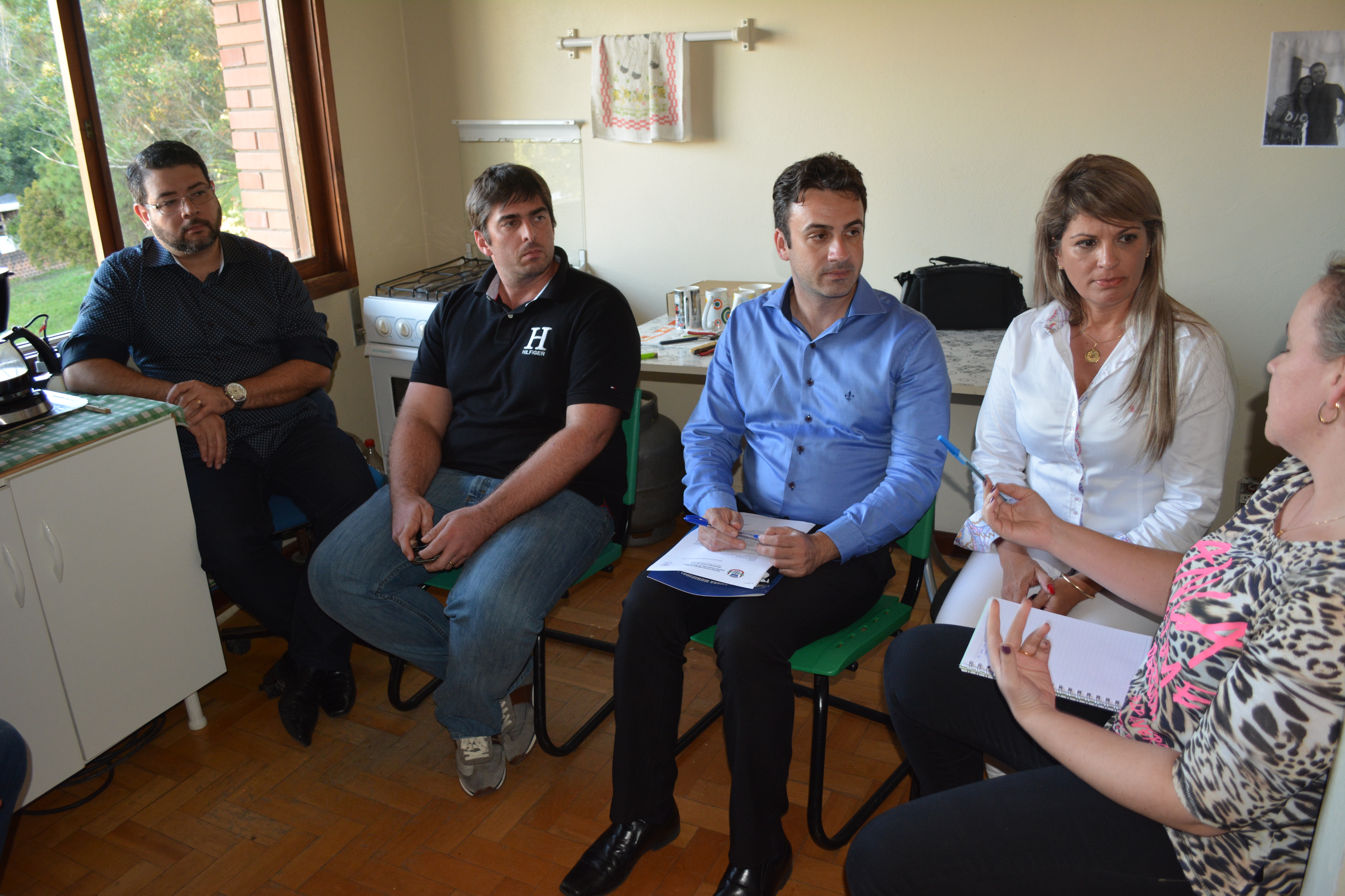 Vereador cobra urgente limpeza do extenso matagal nas margens da Via II