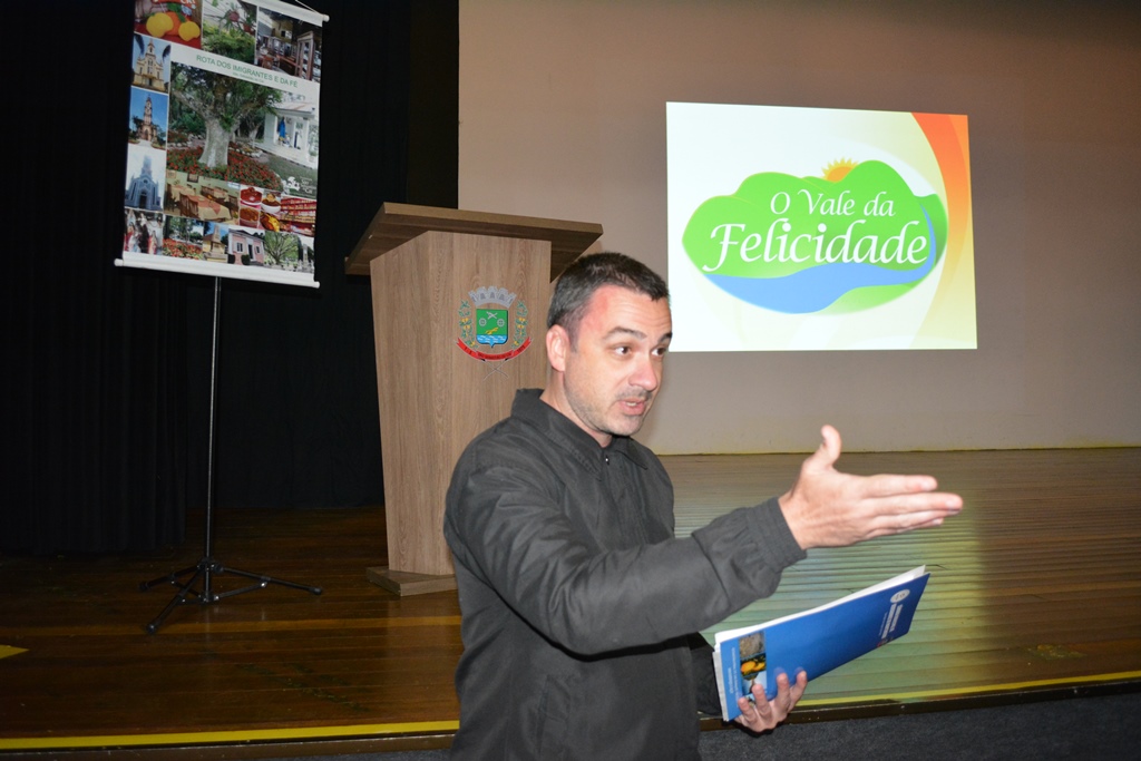 Vereador Cristiano Braatz defende uma rota de ciclo turismo no Vale da Felicidade