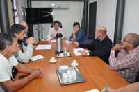 Vereador Juarez cobra que Prefeitura limpe seus terrenos e prédios