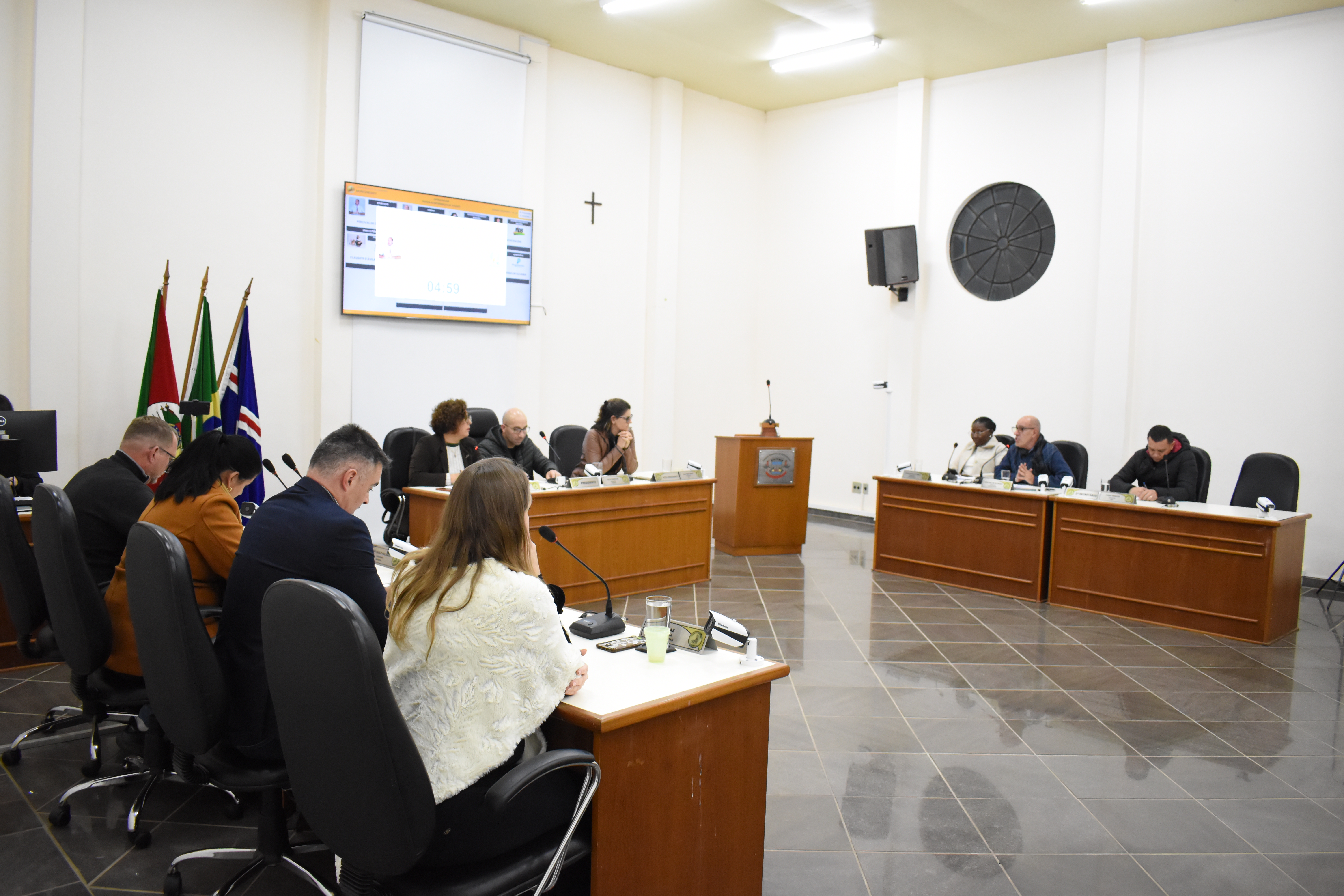 Vereadores aprovam contratação de agentes de saúde e requerimento de reunião sobre poços artesianos
