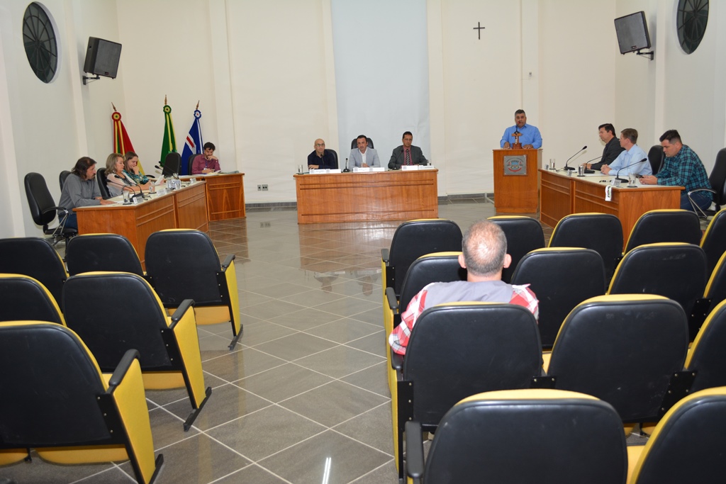 Vereadores aprovam dois projetos abrindo crédito especial