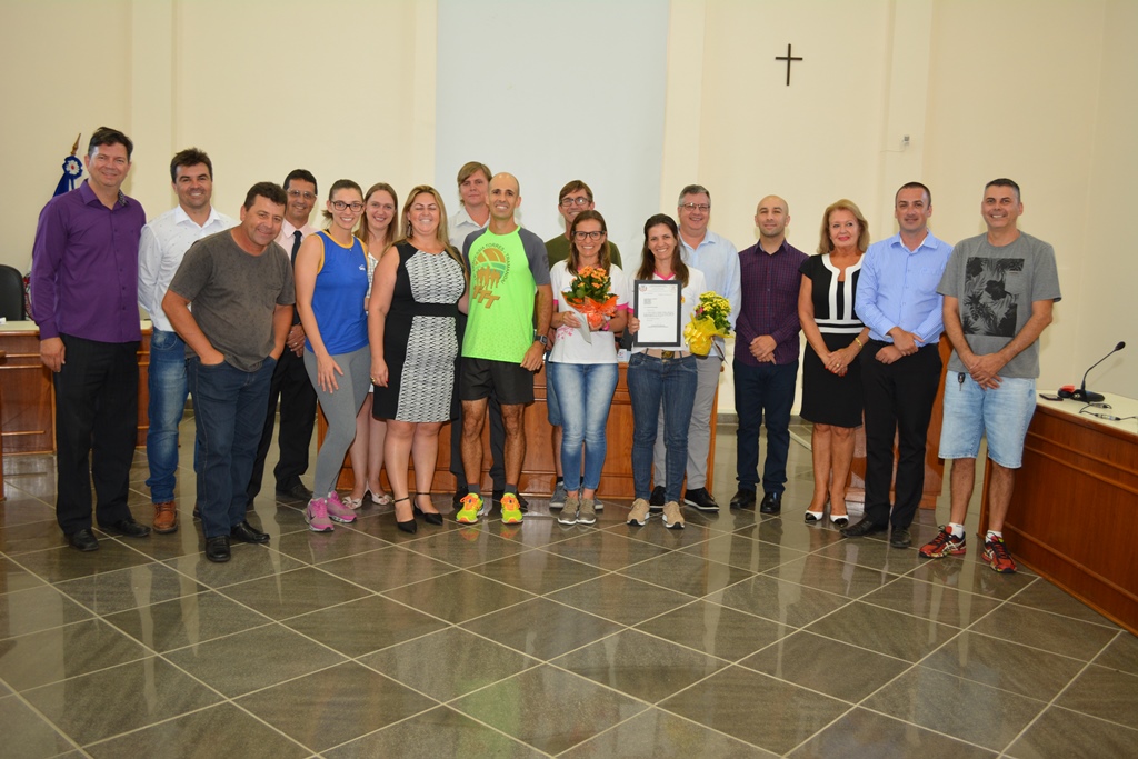 Vereadores homenageiam montenegrinas vitoriosas em Torres