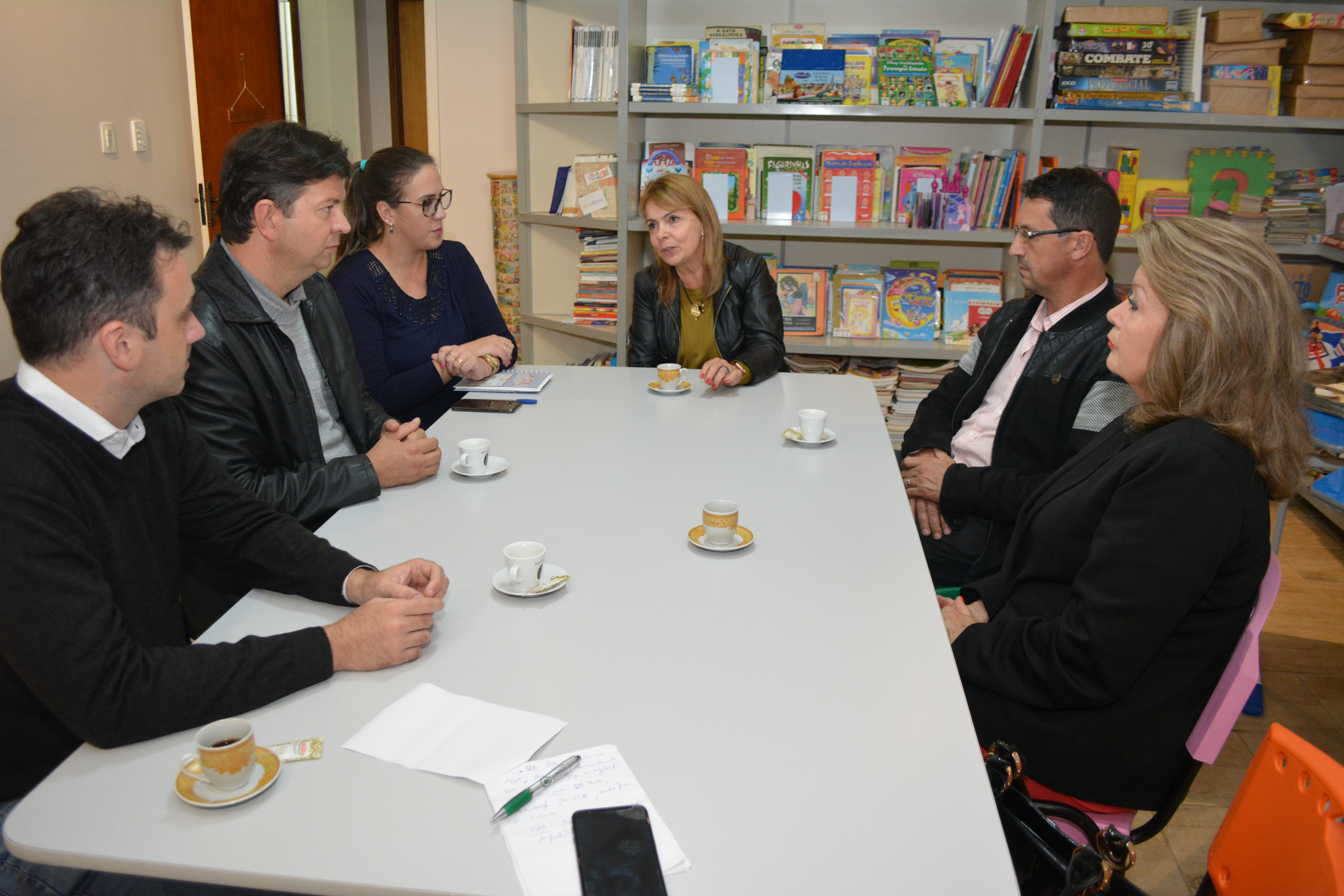 Vereadores visitam a APAE, exemplo de atendimento e estrutura 