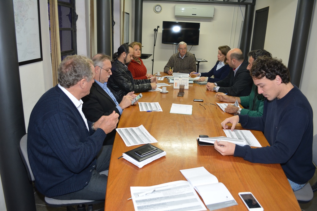 Vereadores votam recursos para academia em Santos Reis